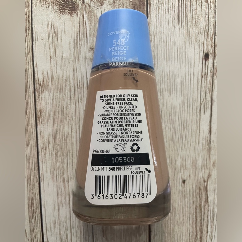 COVERGIRL Clean Matte Oil Control Liquid Foundation 548 Perfect Beige 1 fl oz - Picture 9 of 10